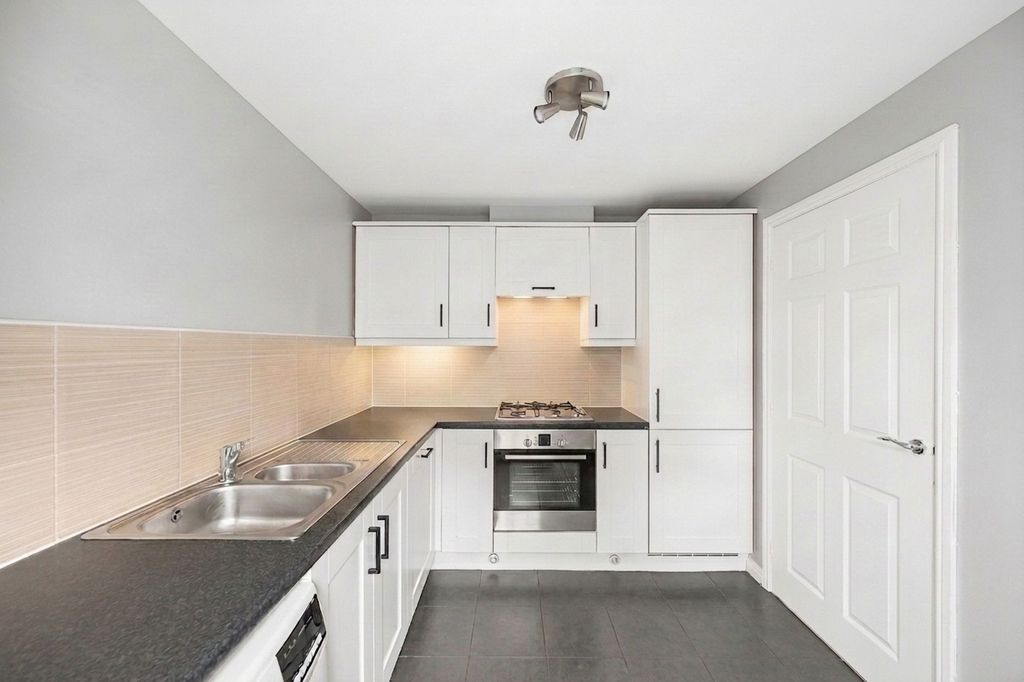 Property photo 2 of 30 Kitchen