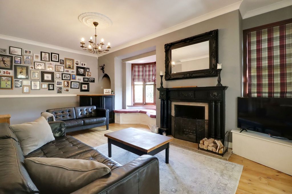 Property photo 2 of 36