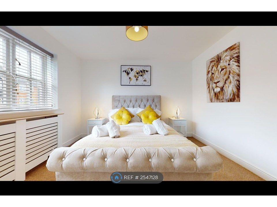 Property photo 3 of 18 Bedroom 1 With Ensuite