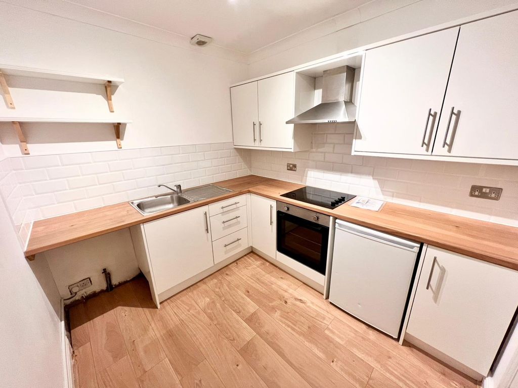 Property photo 3 of 6 Kitchen