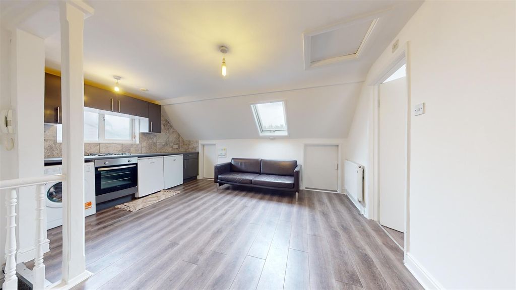 Property photo 2 of 10 St-Pauls-Avenue-10242023_094251.Jpg