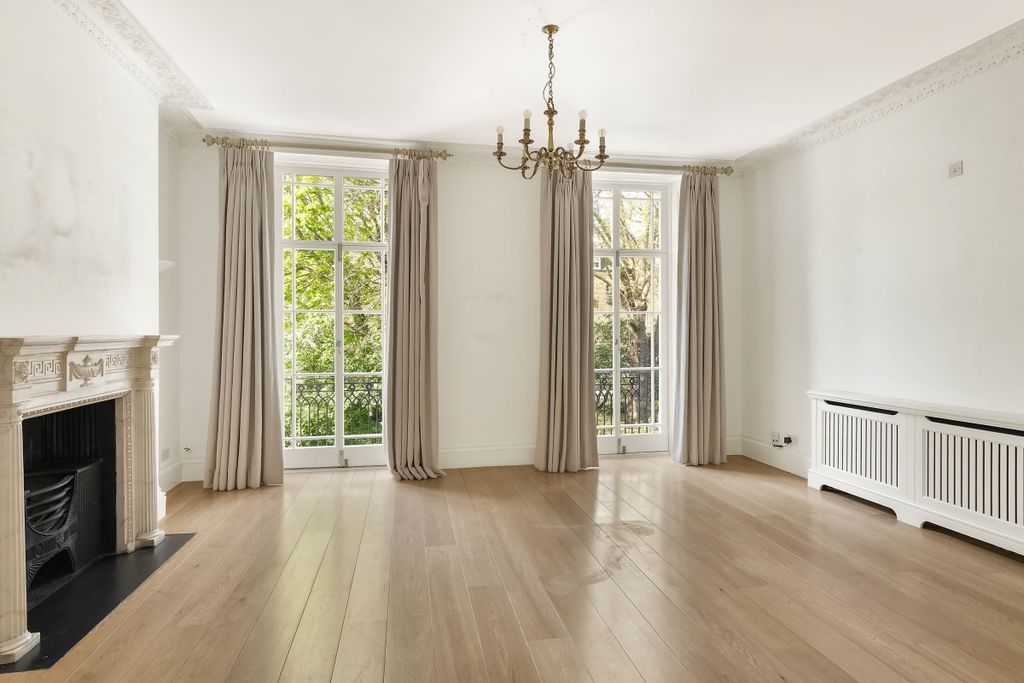 Property photo 1 of 16 Brompton Square