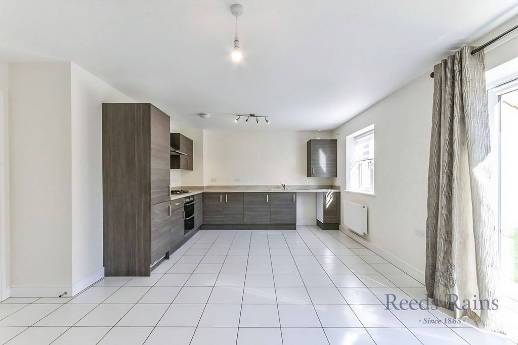 Property photo 2 of 8 Kitchen Dining