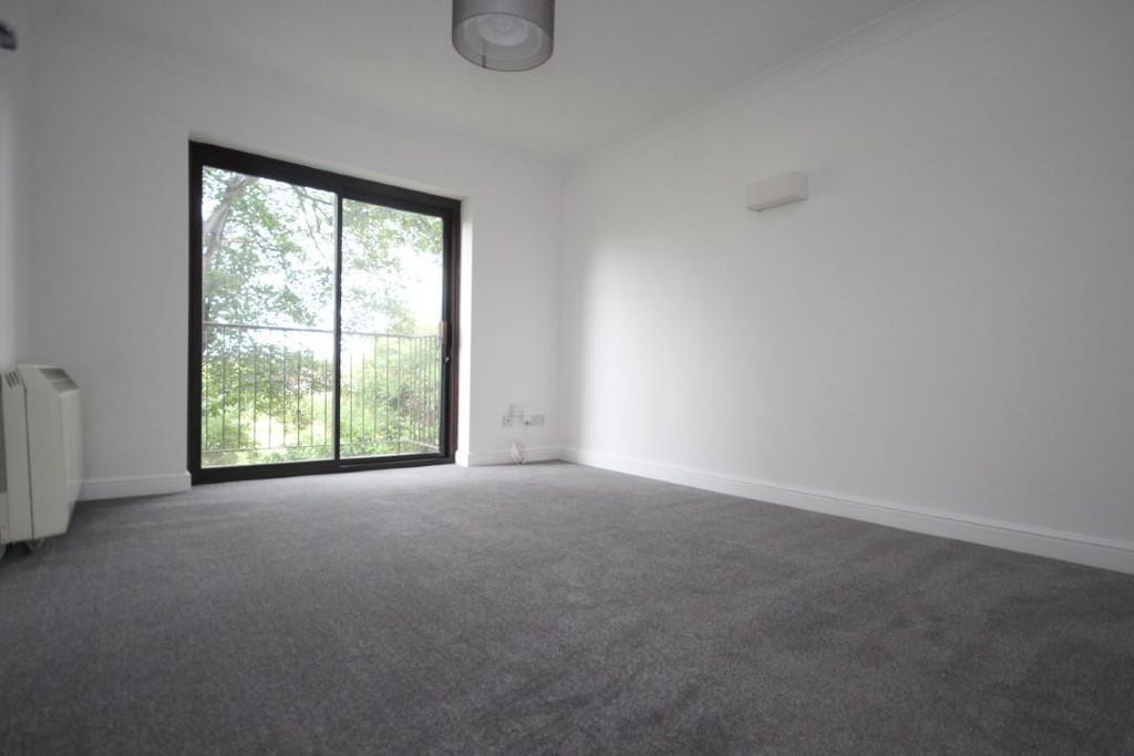 Property photo 3 of 7 Lounge