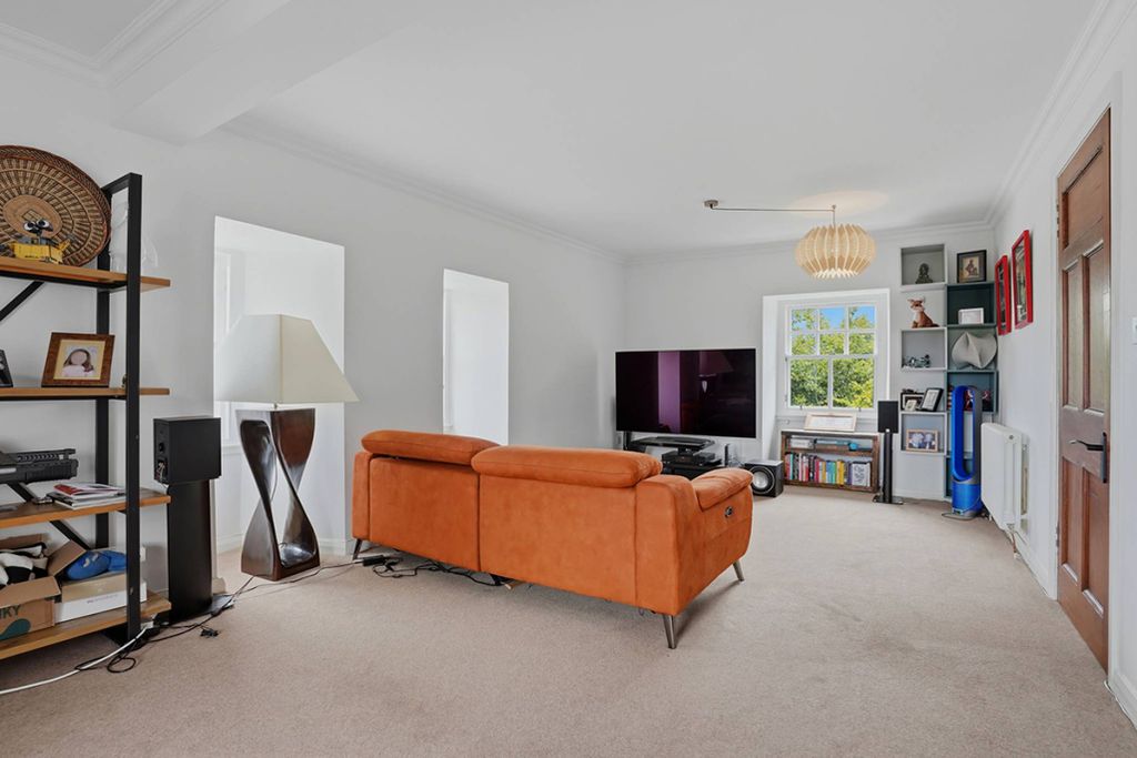 Property photo 3 of 24
