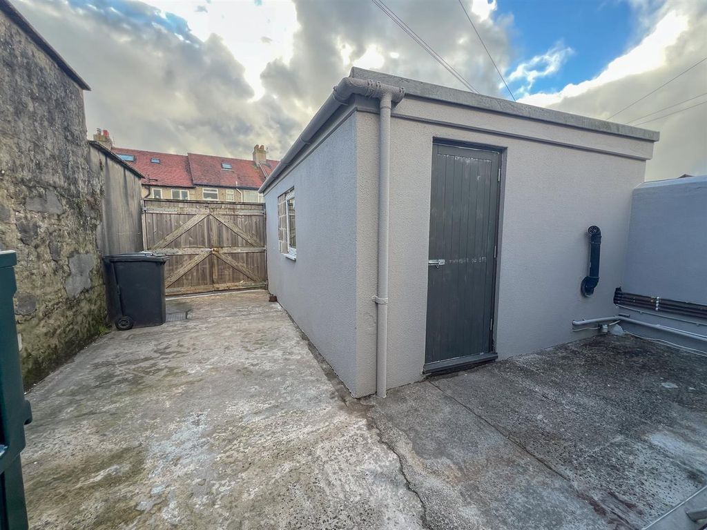 Property photo 2 of 20 8 Westminster Trc-03.Jpg