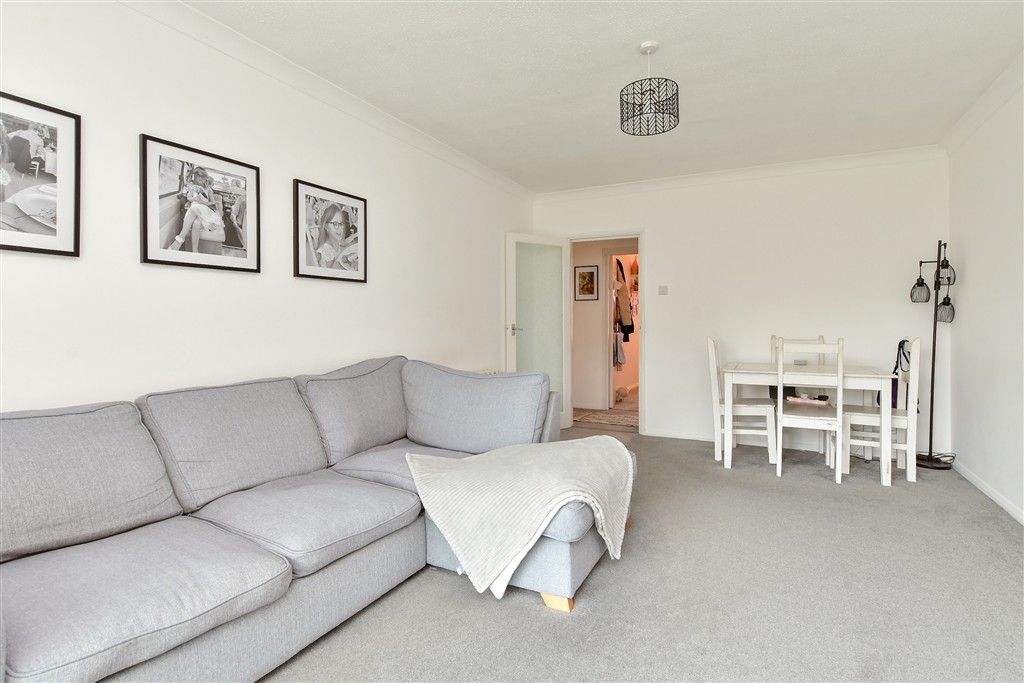 Property photo 2 of 8 Lounge