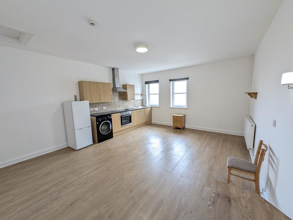 Property photo 2 of 7 Kitchen