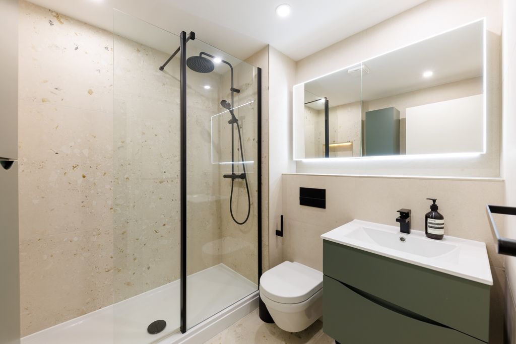 Property photo 3 of 14 Ensuite Bathroom