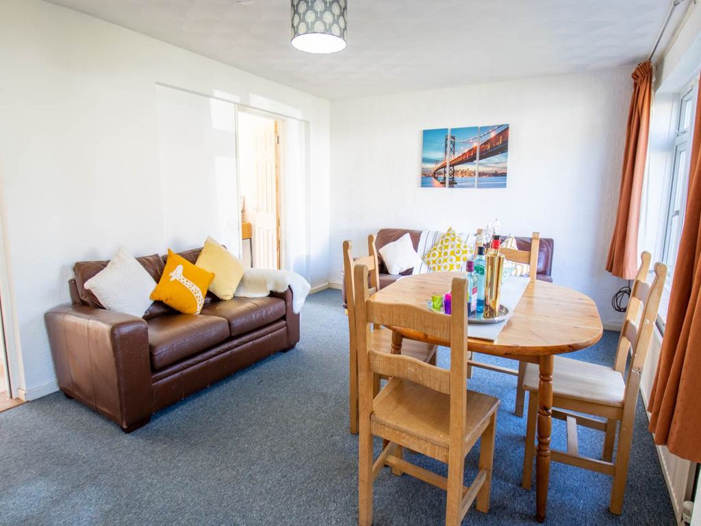 Property photo 1 of 18 Living Room