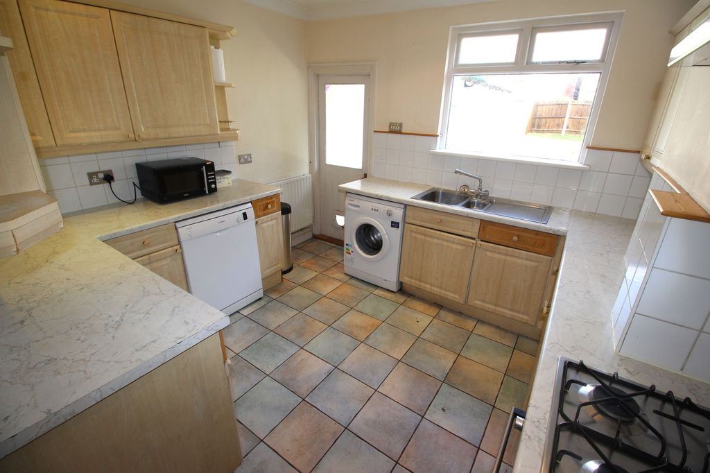 Property photo 3 of 9 Kitchen