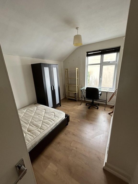 Property photo 3 of 8 8691941.Jpg