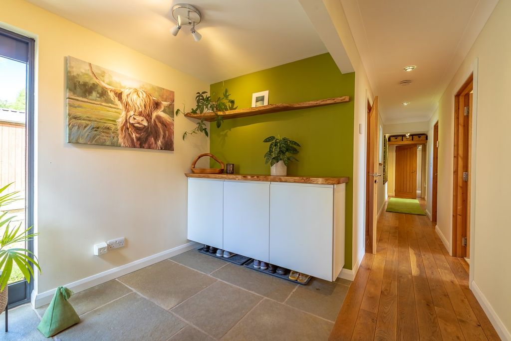 Property photo 2 of 31
