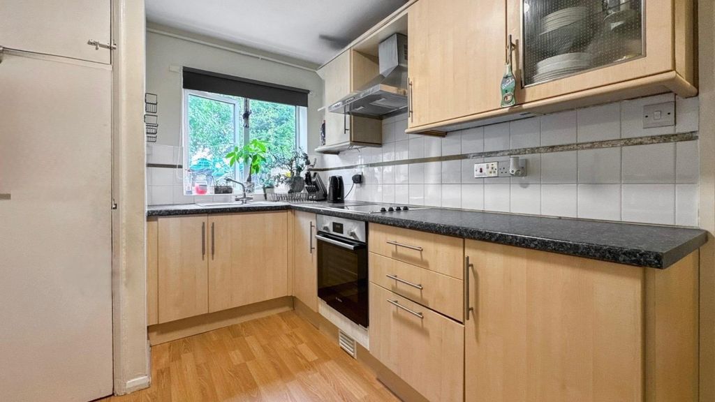 Property photo 2 of 6 Kitchen