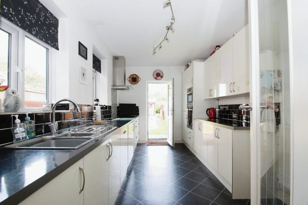 Property photo 3 of 12 Img_8216.Jpg