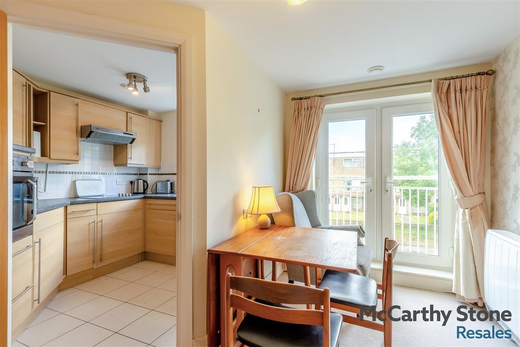 Property photo 3 of 24 8694348-Interior04.Jpg