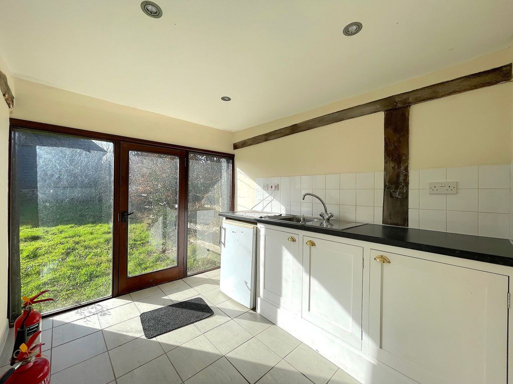 Property photo 3 of 12 Kitchenette (1)