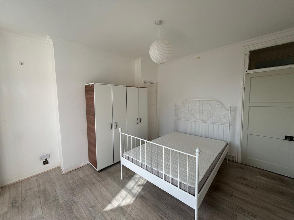 Property photo 2 of 5 178 Beck 4