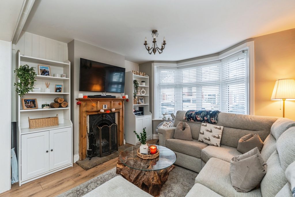 Property photo 3 of 17 Pbox-Img.Jpg