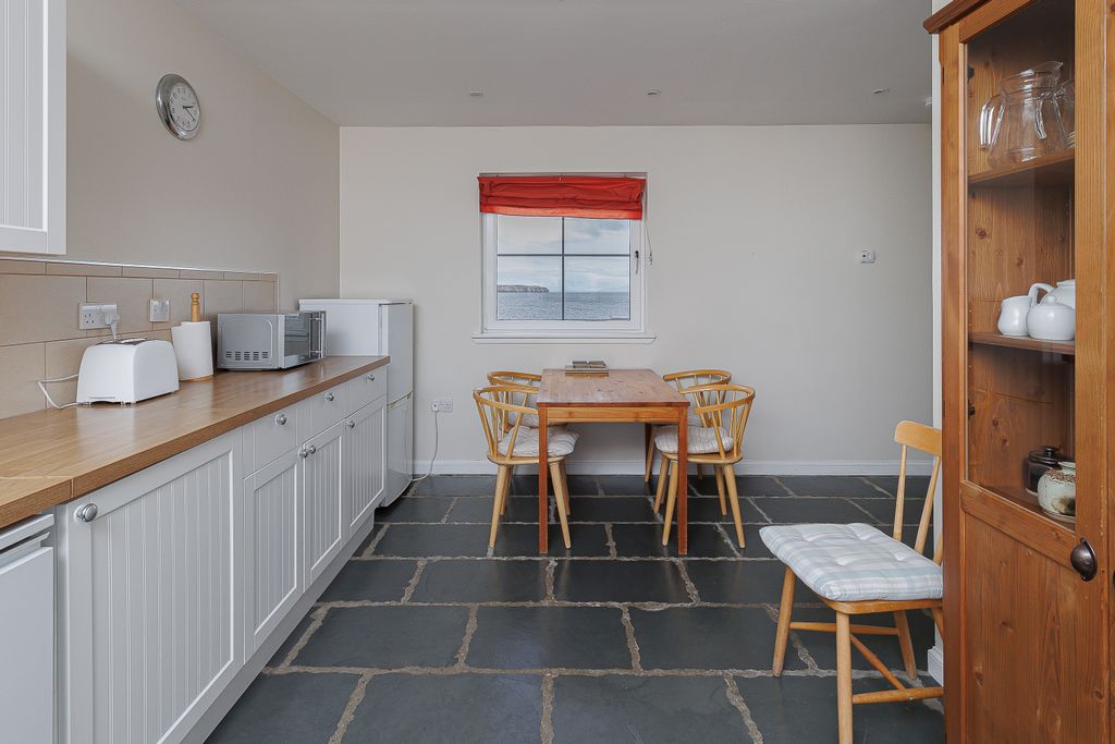 Property photo 2 of 31