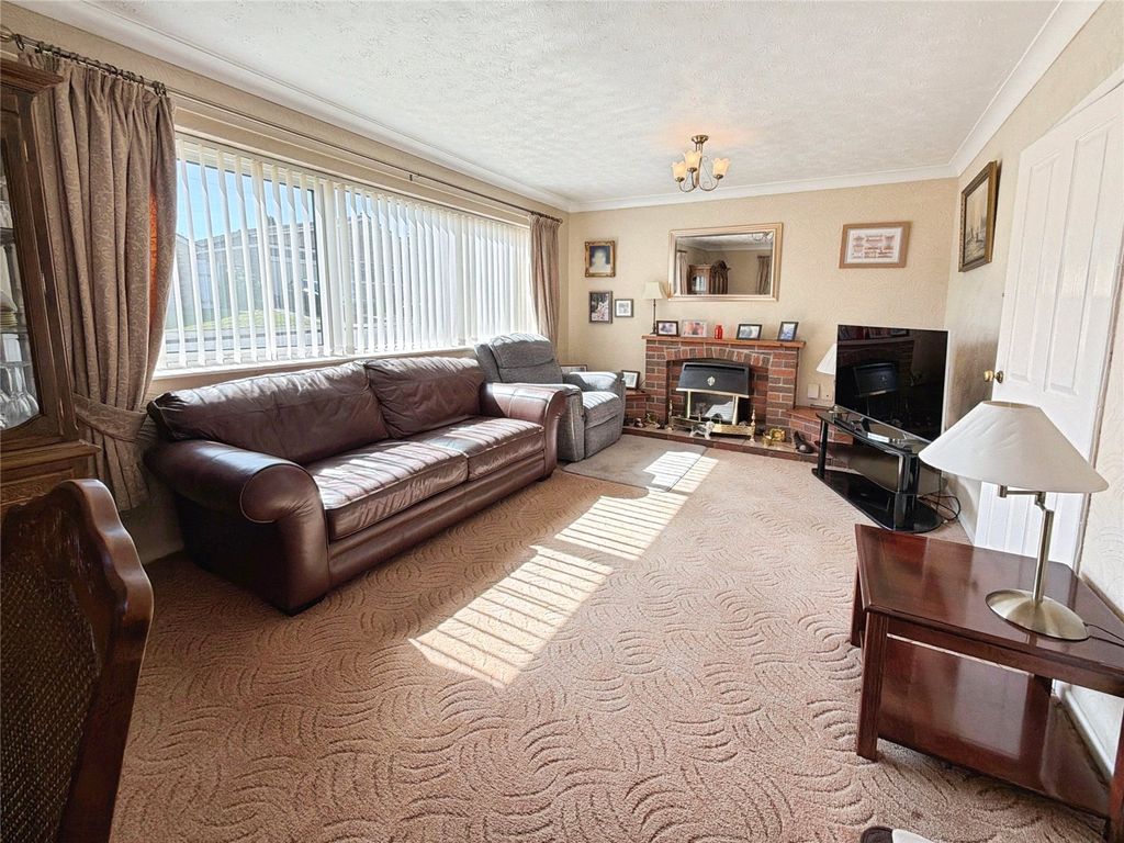 Property photo 2 of 13 Lounge