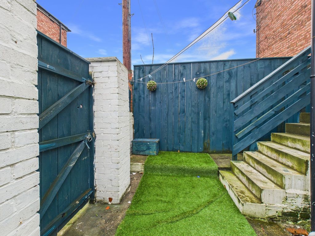 Property photo 3 of 11 Courtyard