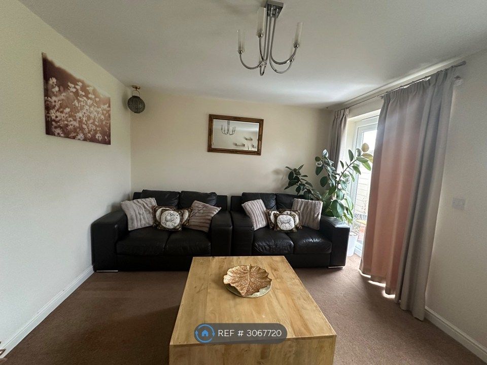 Property photo 2 of 24 Lounge/Family Room