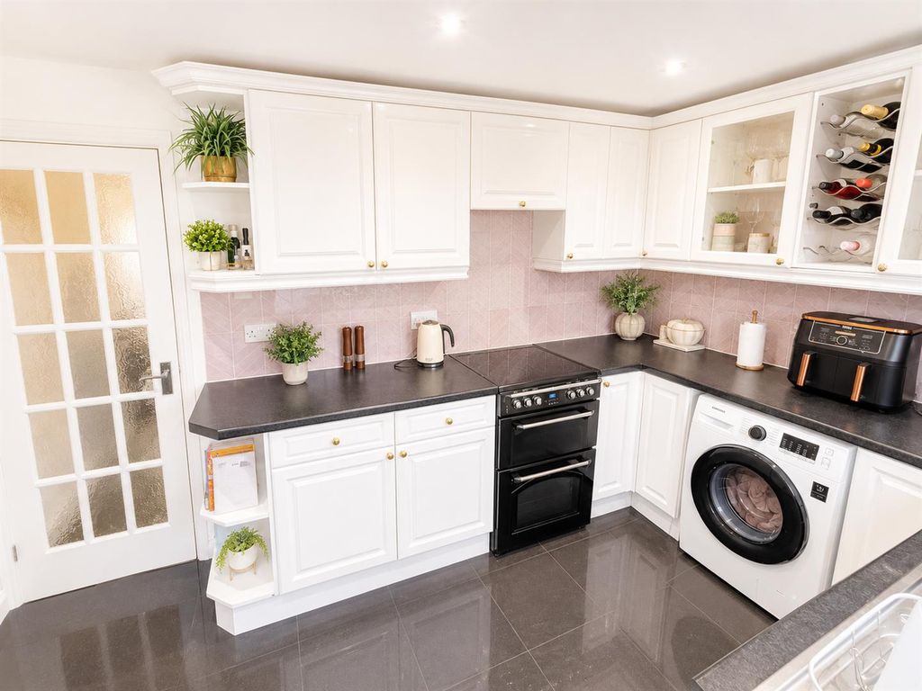 Property photo 2 of 7 Kitchen.Png