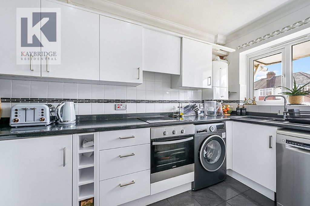 Property photo 3 of 15 Charminster Road, Worcester Park - Kt4 8Ps