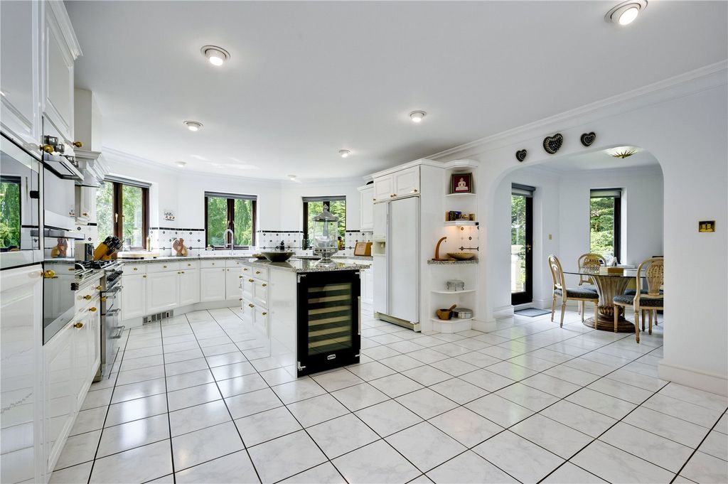 Property photo 2 of 14 Kitchen