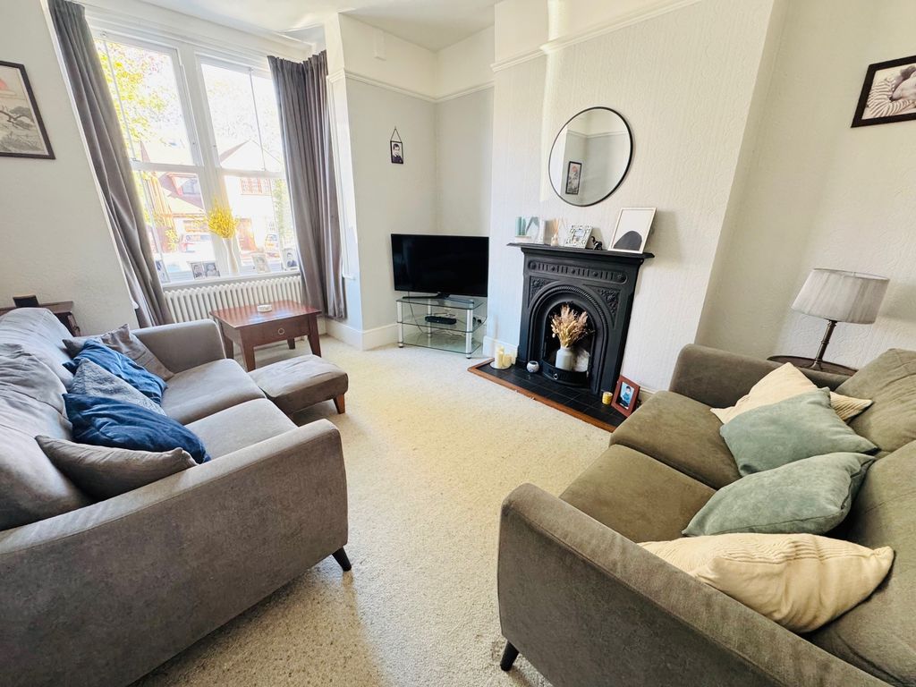 Property photo 3 of 28