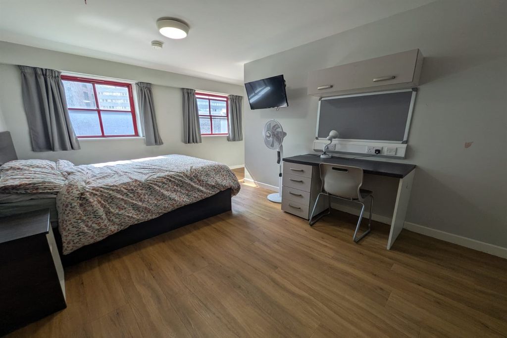 Property photo 1 of 5 (Main)