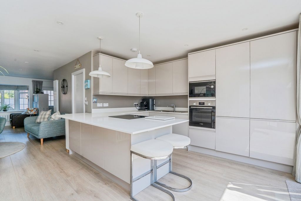 Property photo 3 of 18 Pbox-Img.Jpg