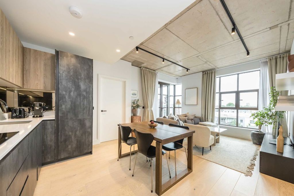 Property photo 3 of 12