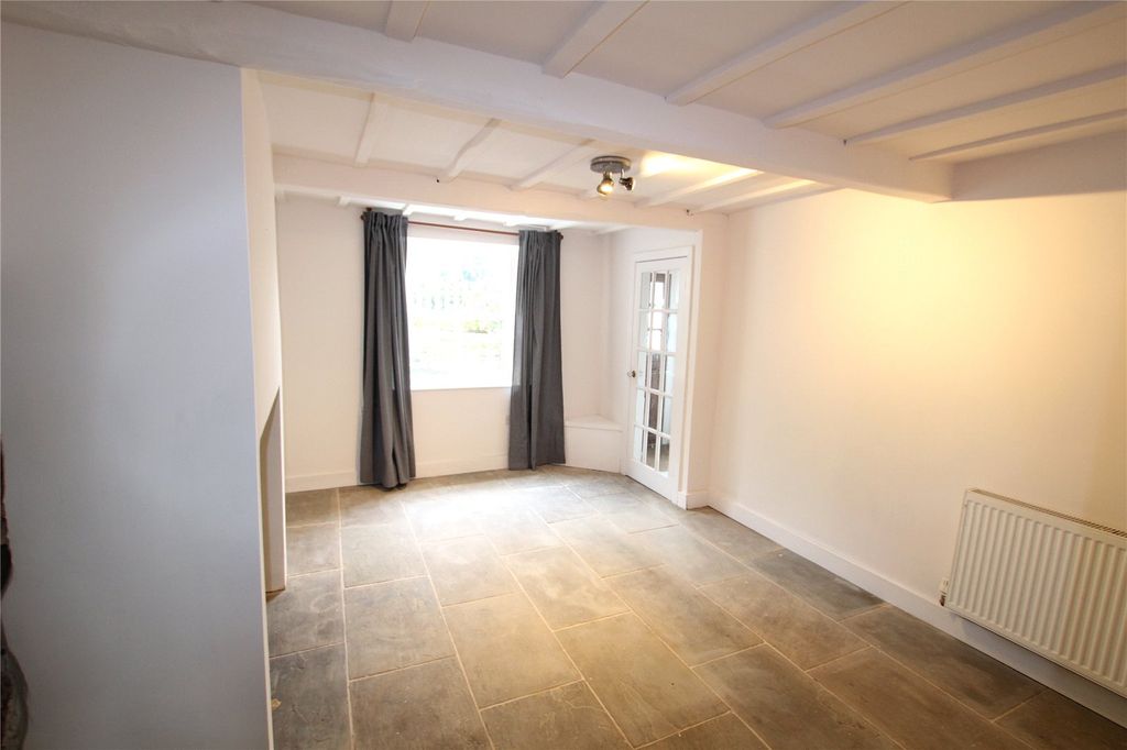 Property photo 3 of 12 Lounge