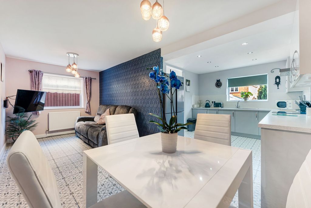 Property photo 2 of 26