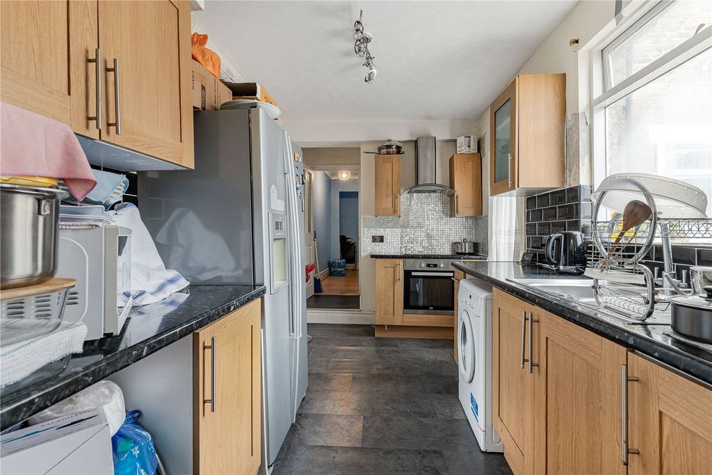 Property photo 3 of 19 Kitchen