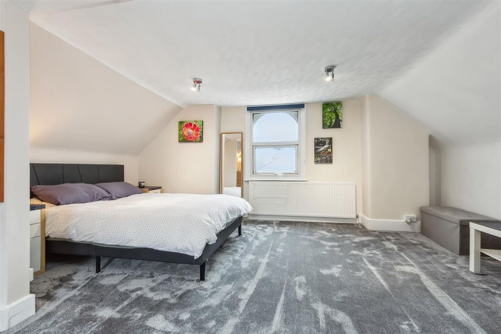 Property photo 2 of 10 Kingston Road Sw19 Bedroom 2