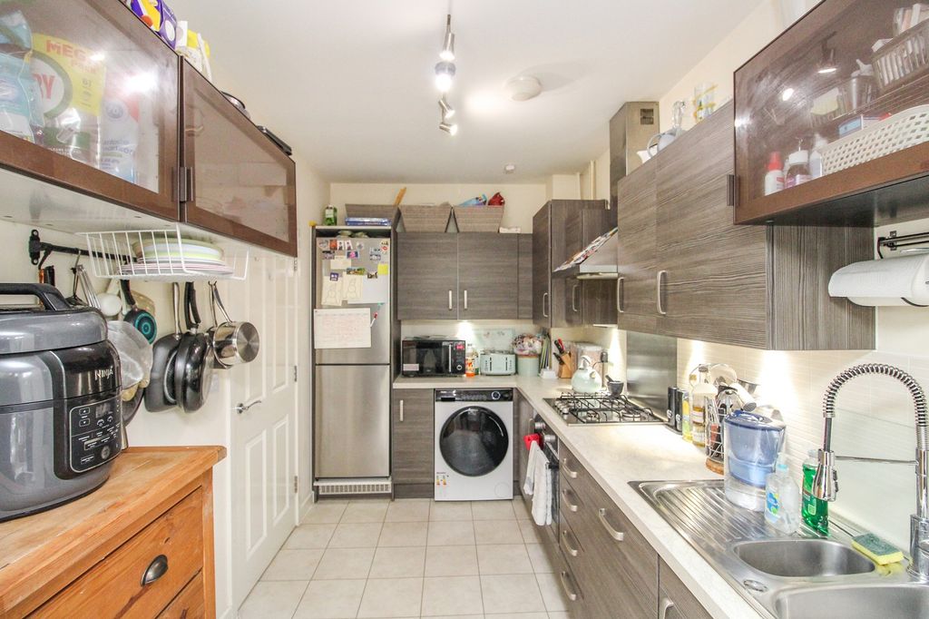 Property photo 2 of 16 Kitchen