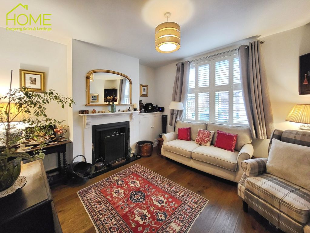 Property photo 3 of 17 Lounge