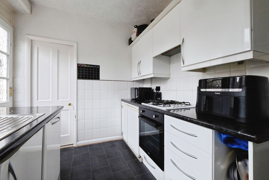 Property photo 2 of 17 Photo