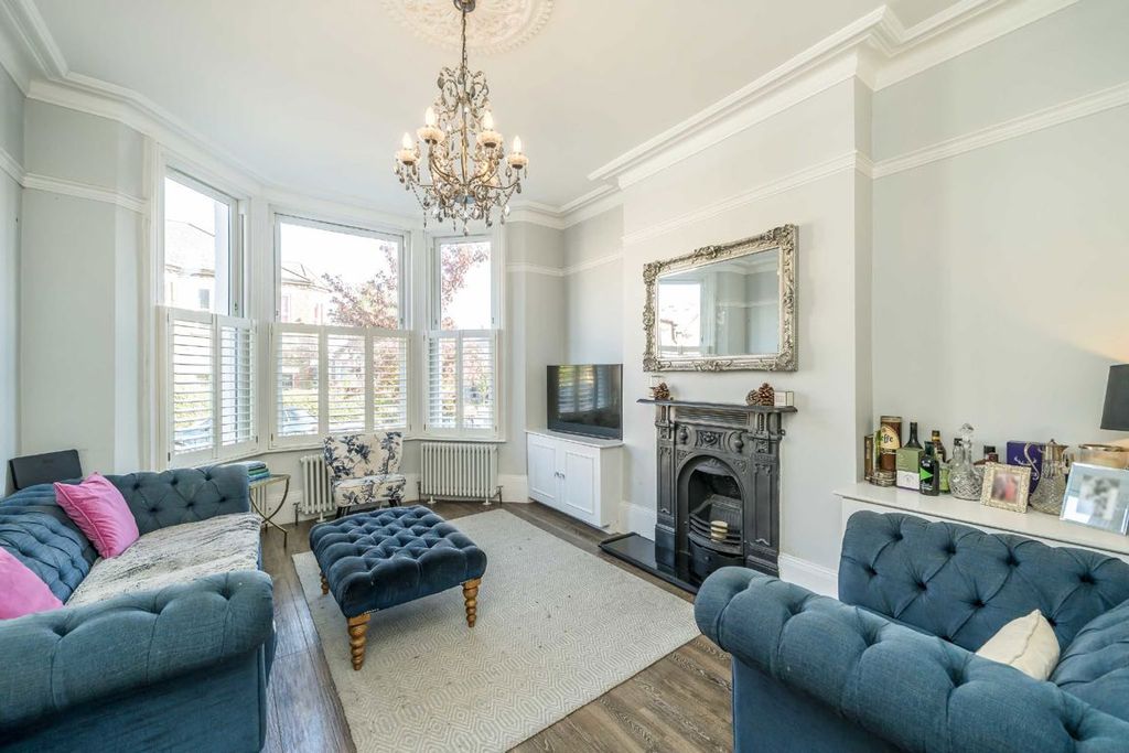 Property photo 2 of 8