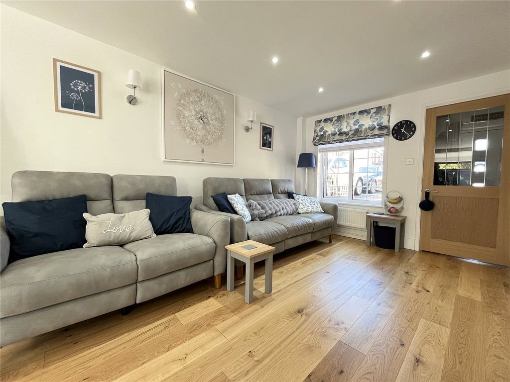 Property photo 2 of 17 Picture No. 33