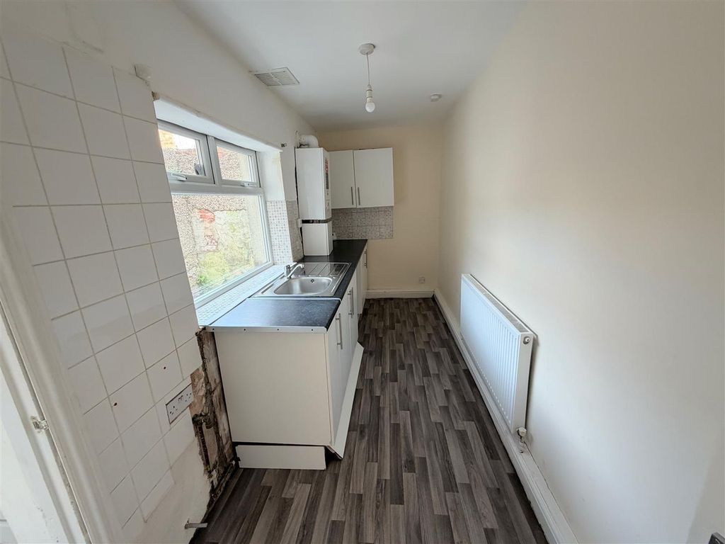 Property photo 3 of 5 Kitchen