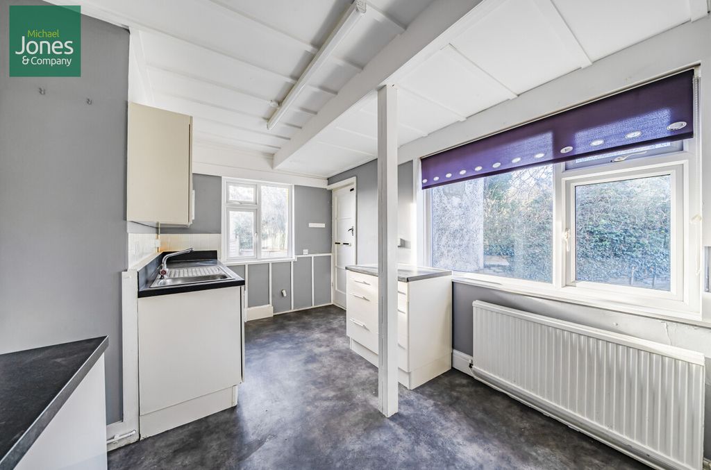 Property photo 3 of 8 Kitchen