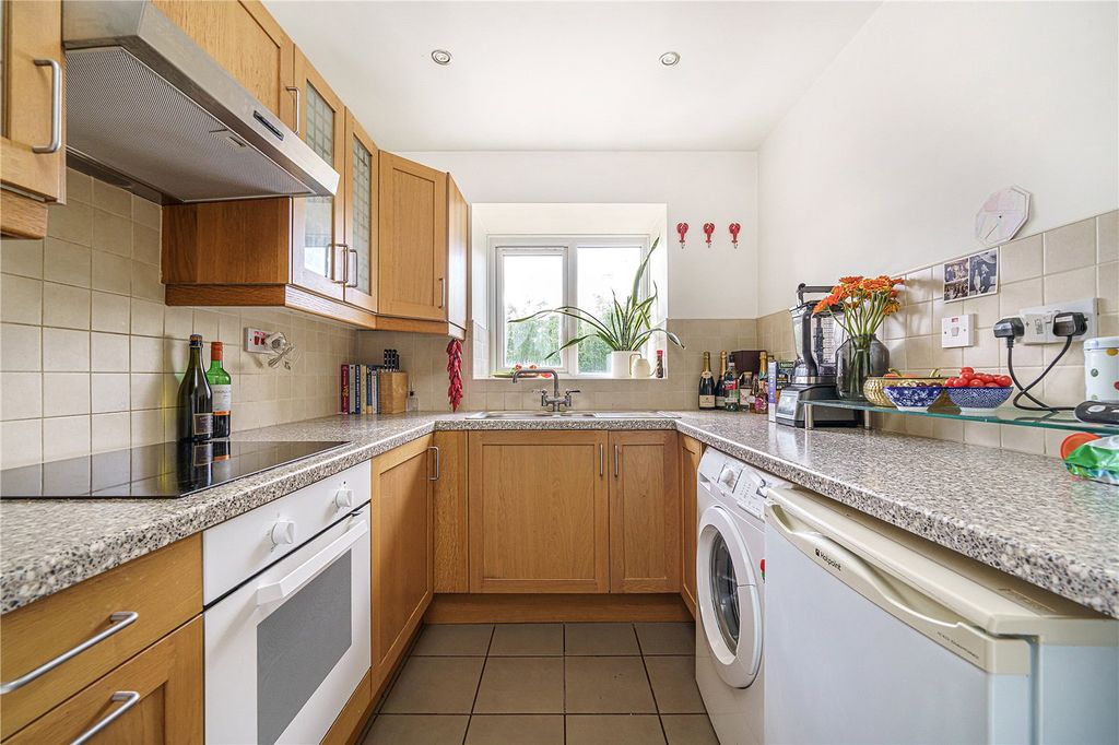 Property photo 3 of 9 Kitchen