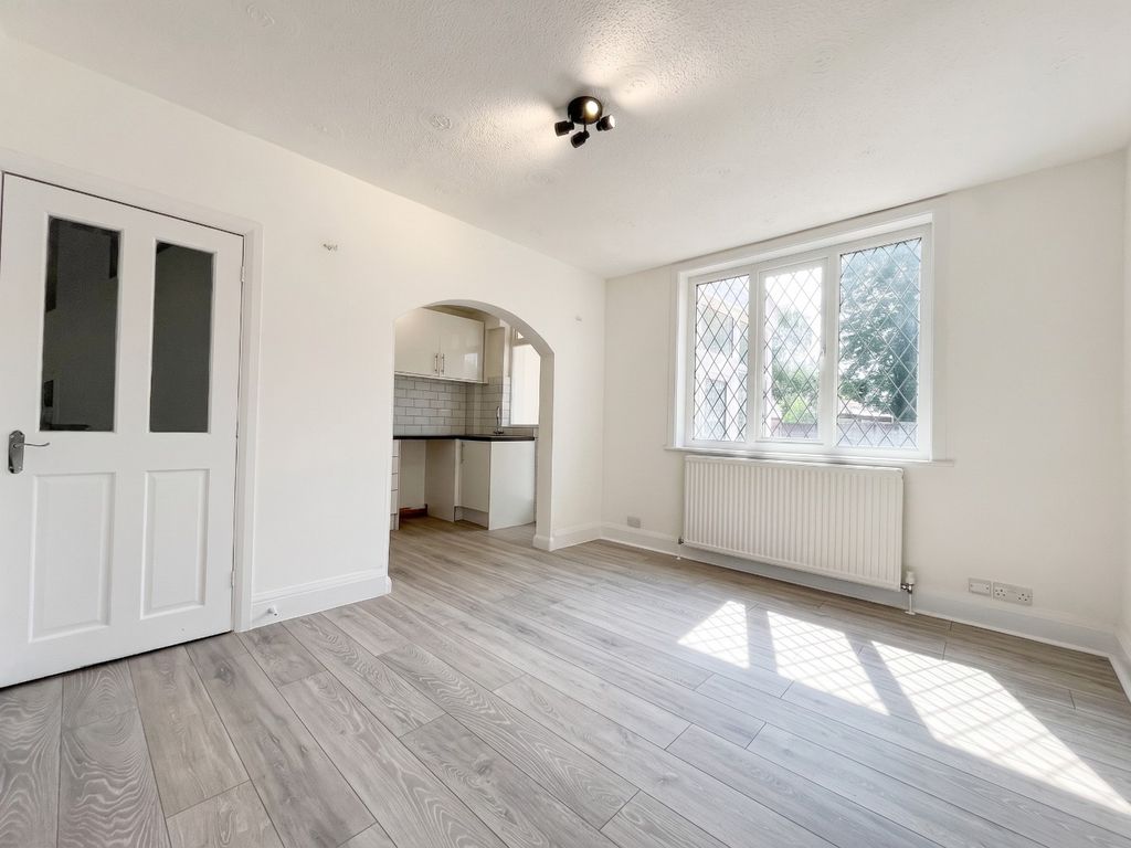 Property photo 2 of 15 5239892