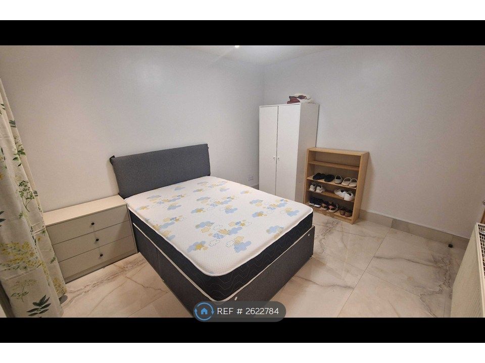 Property photo 2 of 6 Room 3 Ensuite