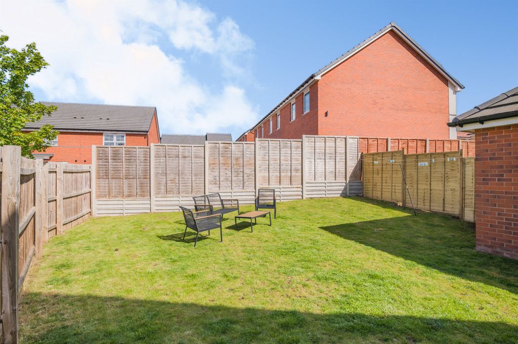 Property photo 2 of 21