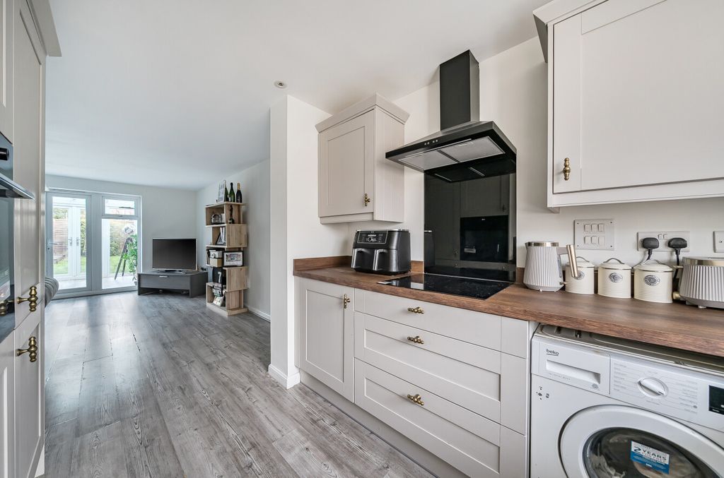 Property photo 3 of 14 Kitchen